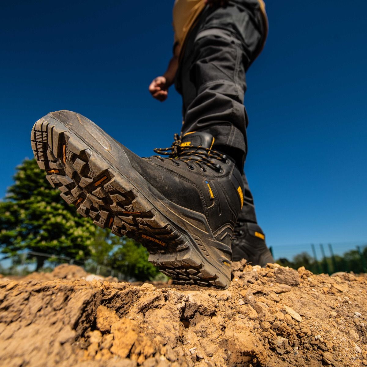 DeWalt Steelforge Black Non-Metallic Waterproof Safety Boot S7S — view 9